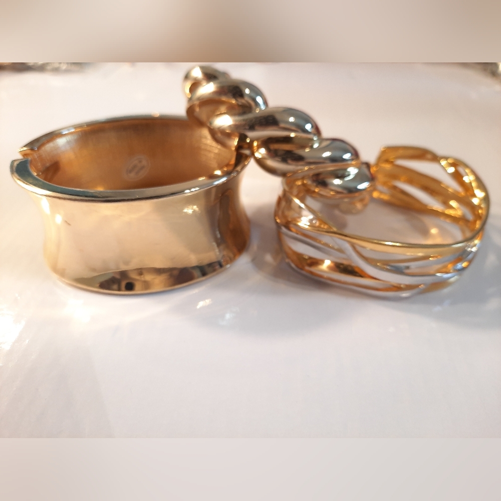 Elegant Gold  Women's Bracelet Set